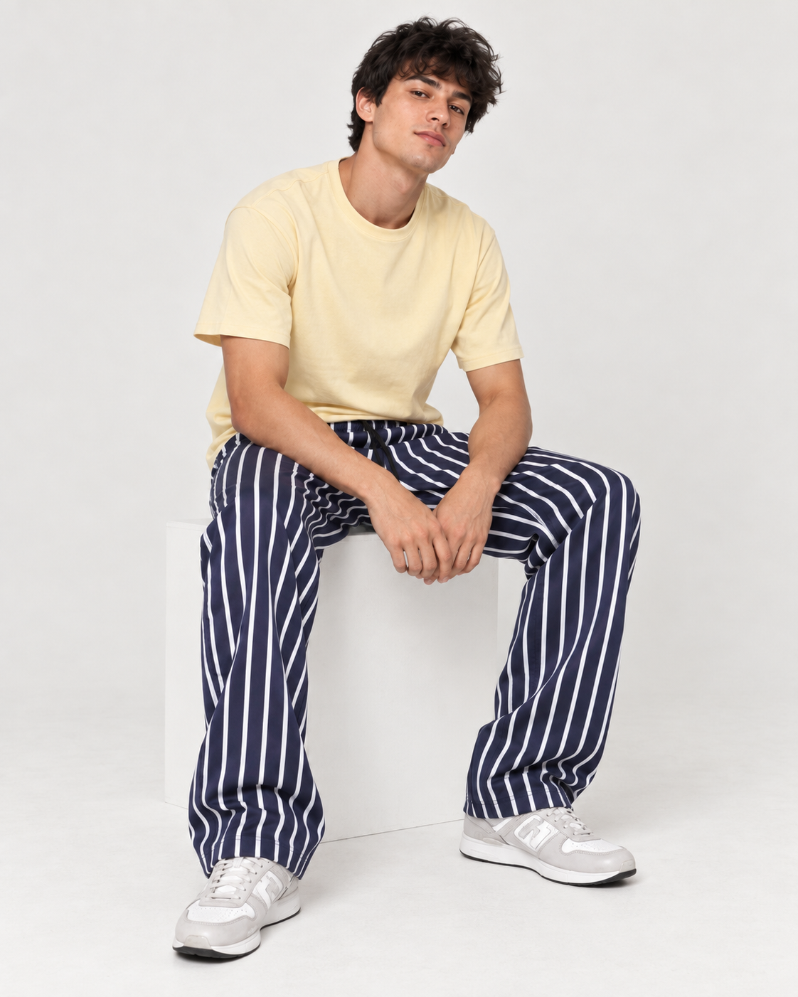 Riviera Stripe look sentado