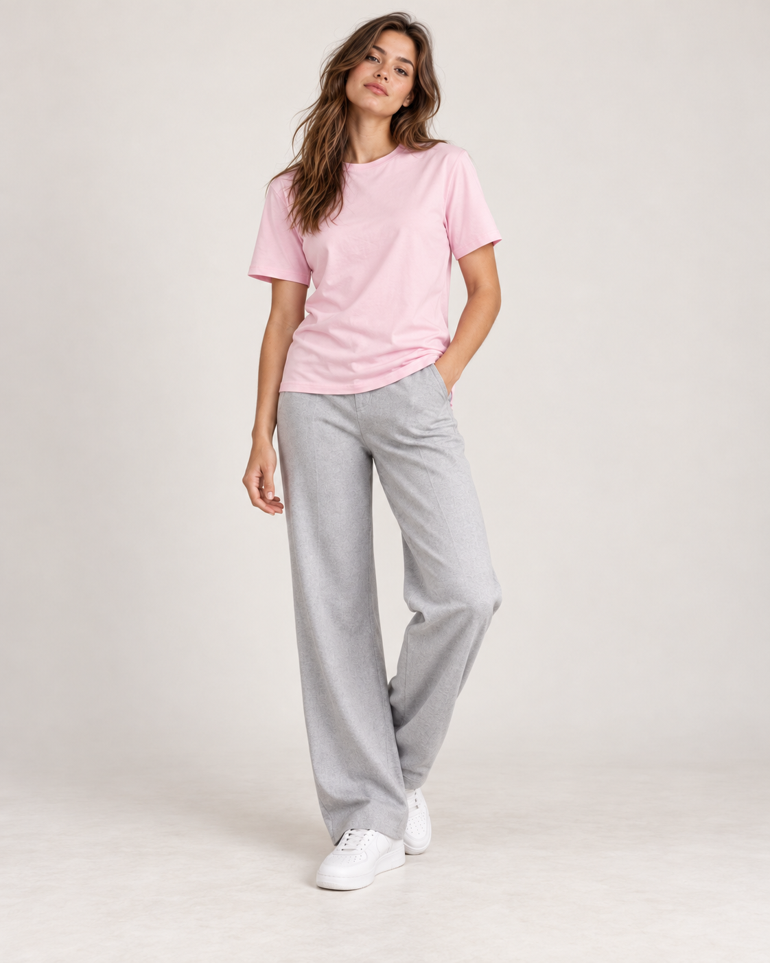 Camiseta Premium Pink 190 g/m² unisex en modelo