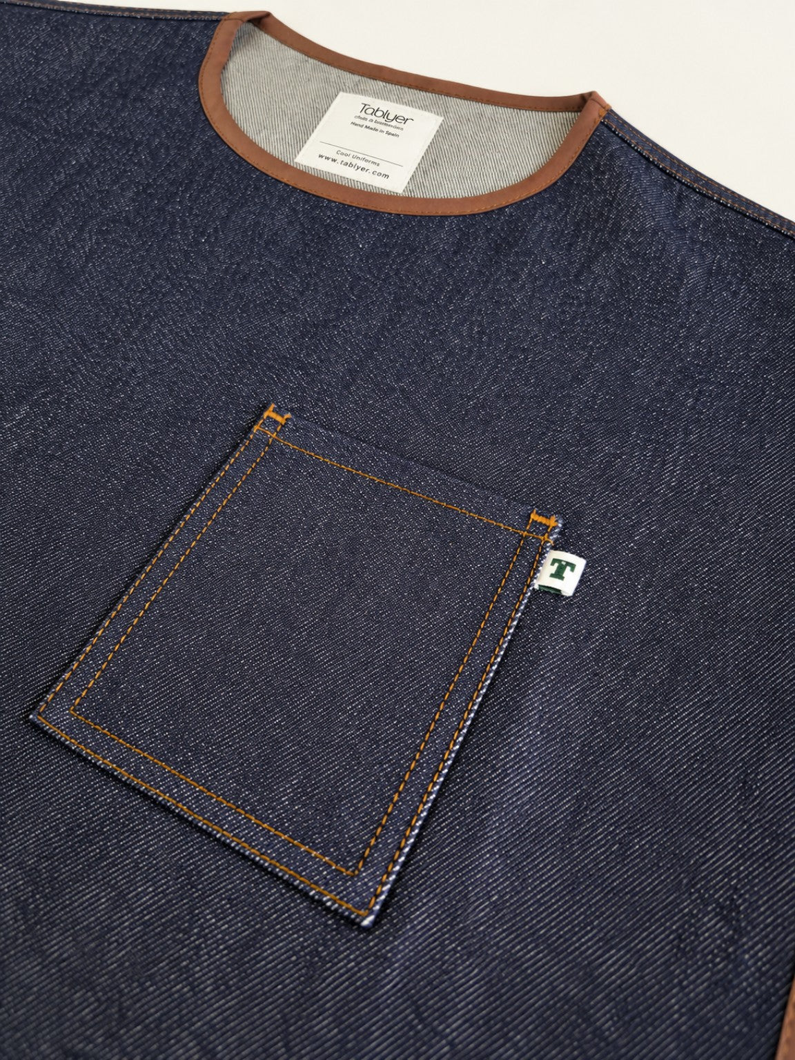 Detalle del bolsillo de pecho de la Casulla Pittsburgh Denim