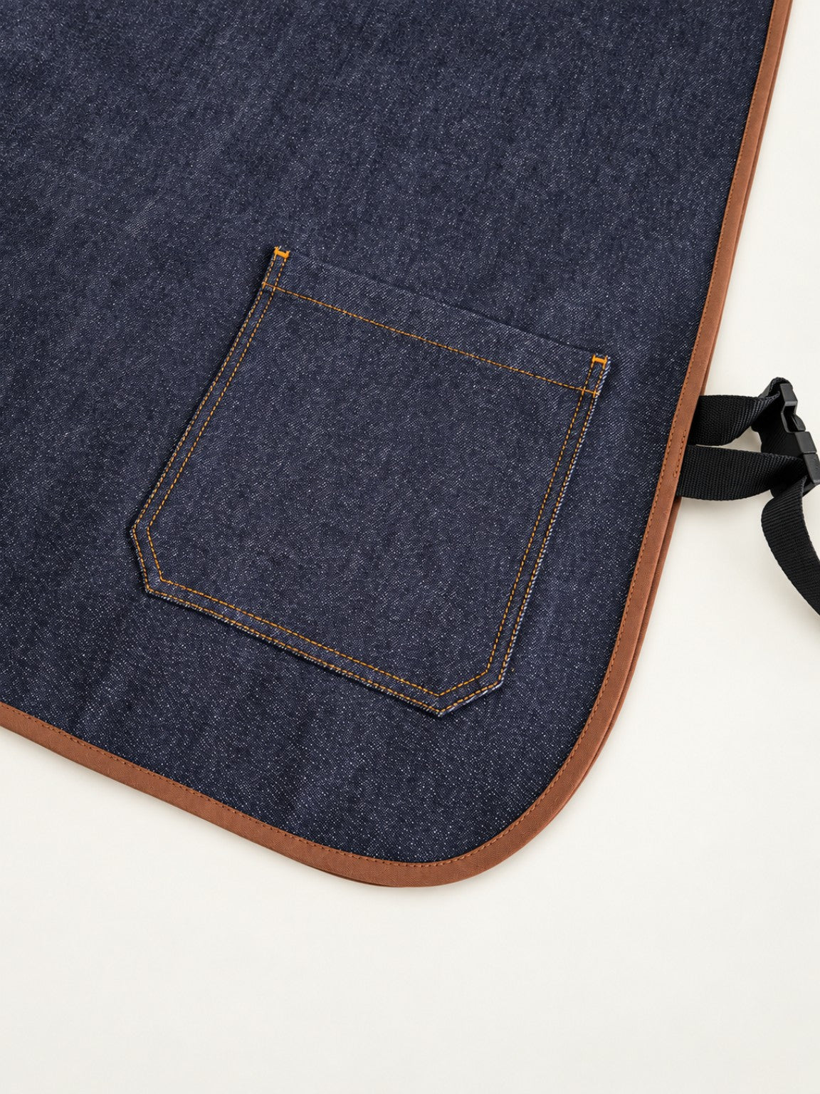 Detalle del bolsillo trasero de la Casulla Pittsburgh Denim