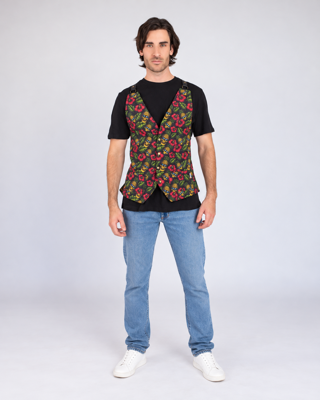 Chaleco Skull Pineapple en modelo, cuerpo entero