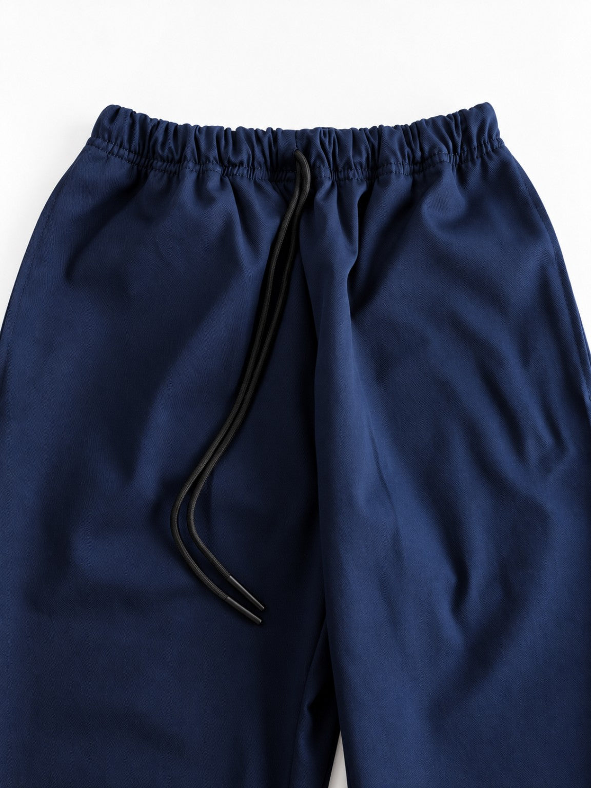 Pantalón Worker Blue detalle de cintura elástica y cordón